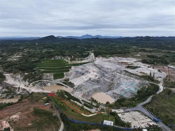 國家非金屬礦深加工工程技術研究中心上天梯分中心正式揭牌 　　